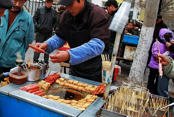 鍒涗笟椤圭洰锛?涓€5鍏冨鏍￠棬鍙ｅ皬鍚冨仛浠€涔堣禋閽? width=